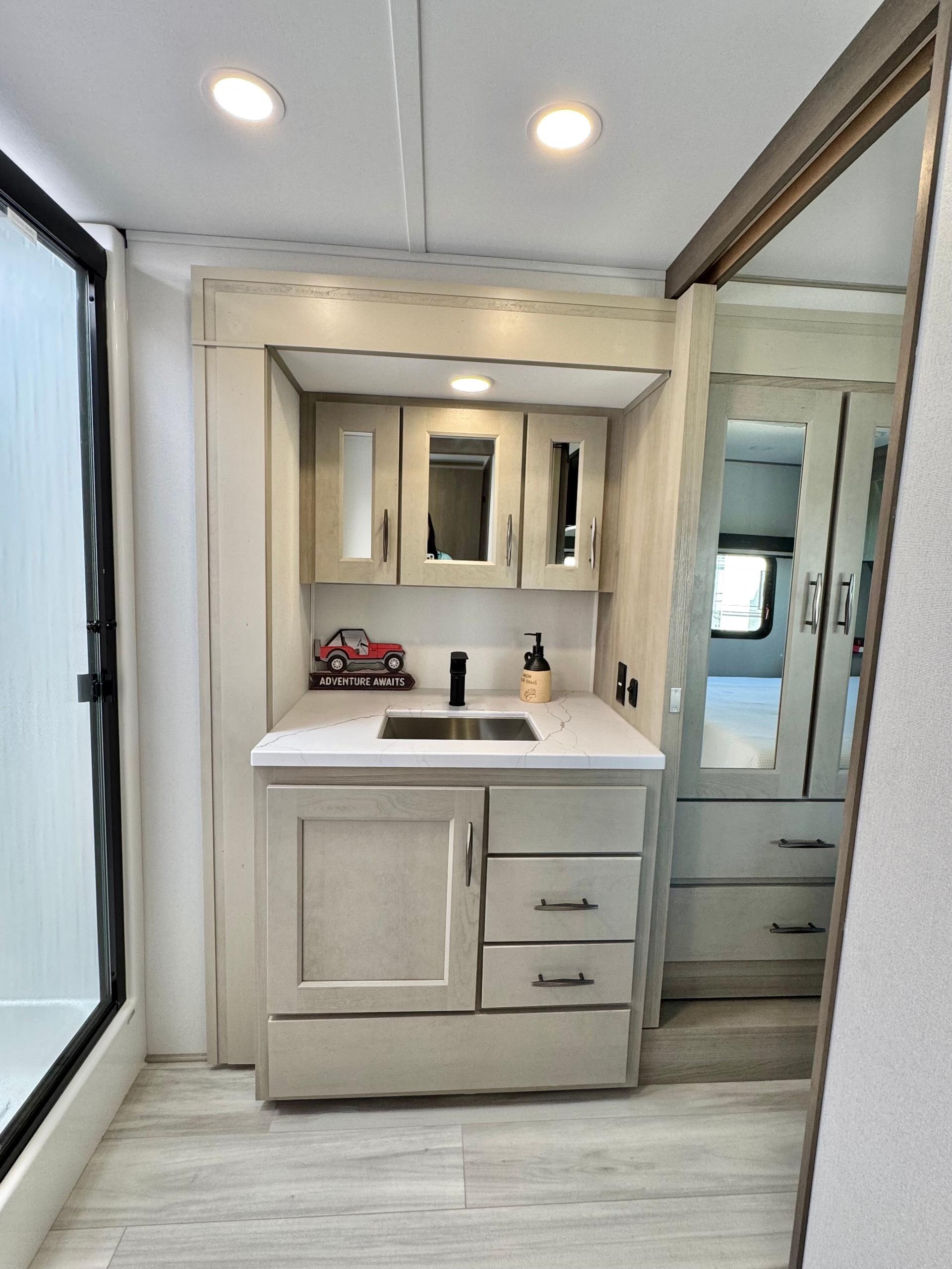 2025 Grand Design 2025 Grand Design Influence - thumbnail 42