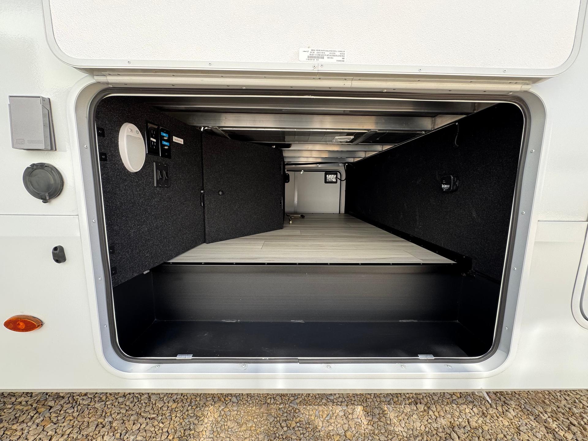 2025 Grand Design 2025 Grand Design Influence - thumbnail 9