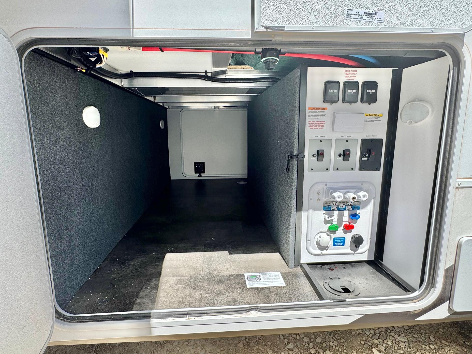 2025 Alliance RV 2025 Alliance RV Paradigm - thumbnail 17