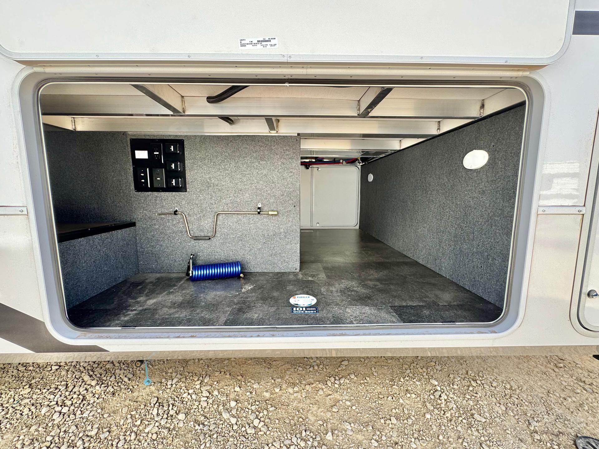 2025 Alliance RV 2025 Alliance RV Paradigm - thumbnail 8