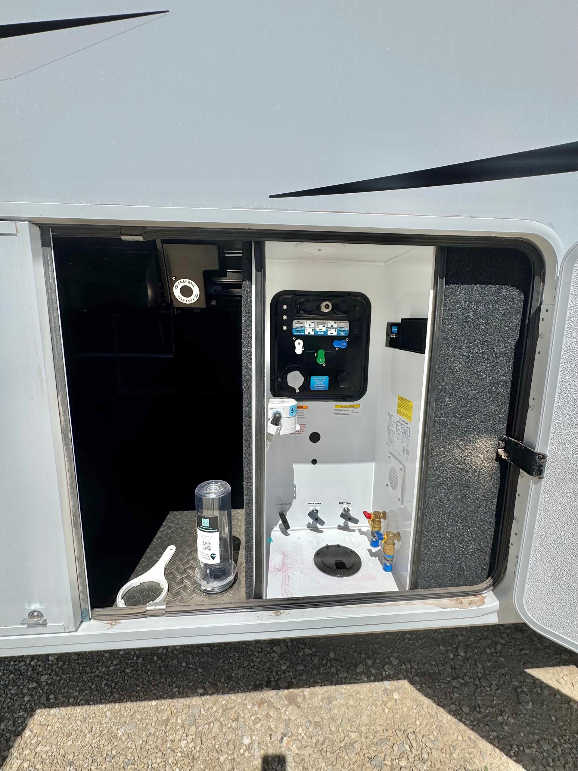 2025 Grand Design 2025 Grand Design Solitude - thumbnail 12