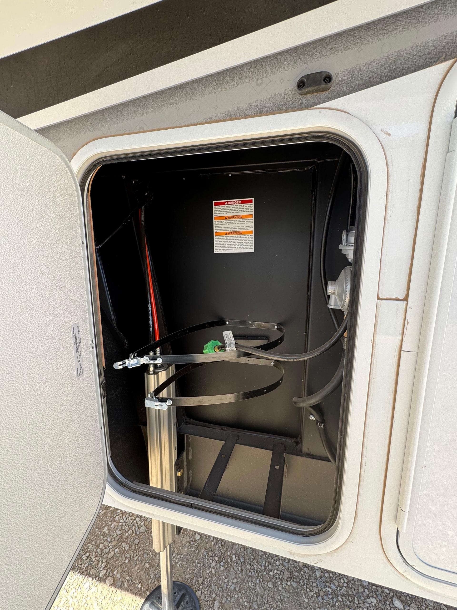 2025 Grand Design 2025 Grand Design Solitude - thumbnail 15