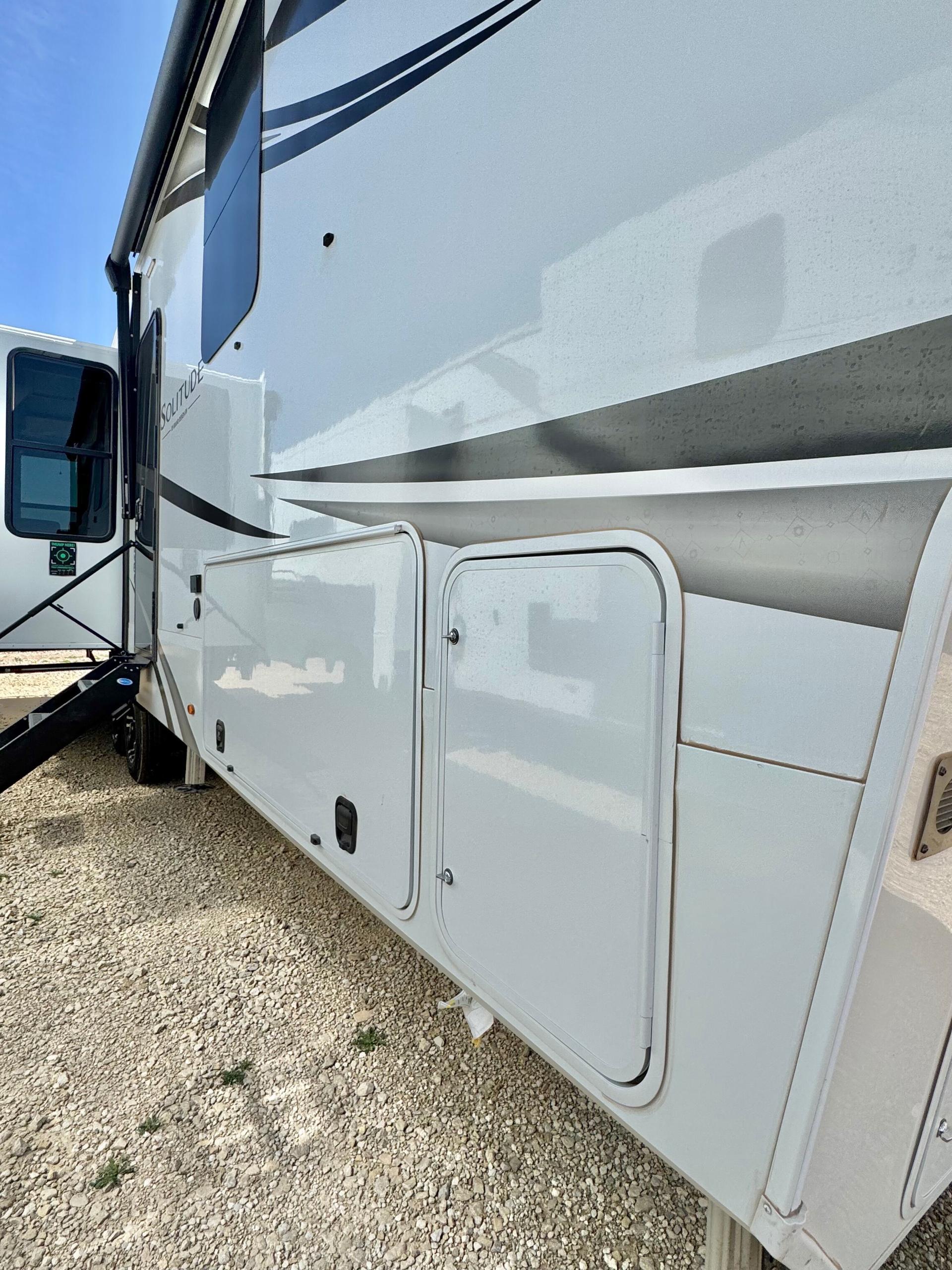 2025 Grand Design 2025 Grand Design Solitude - thumbnail 3