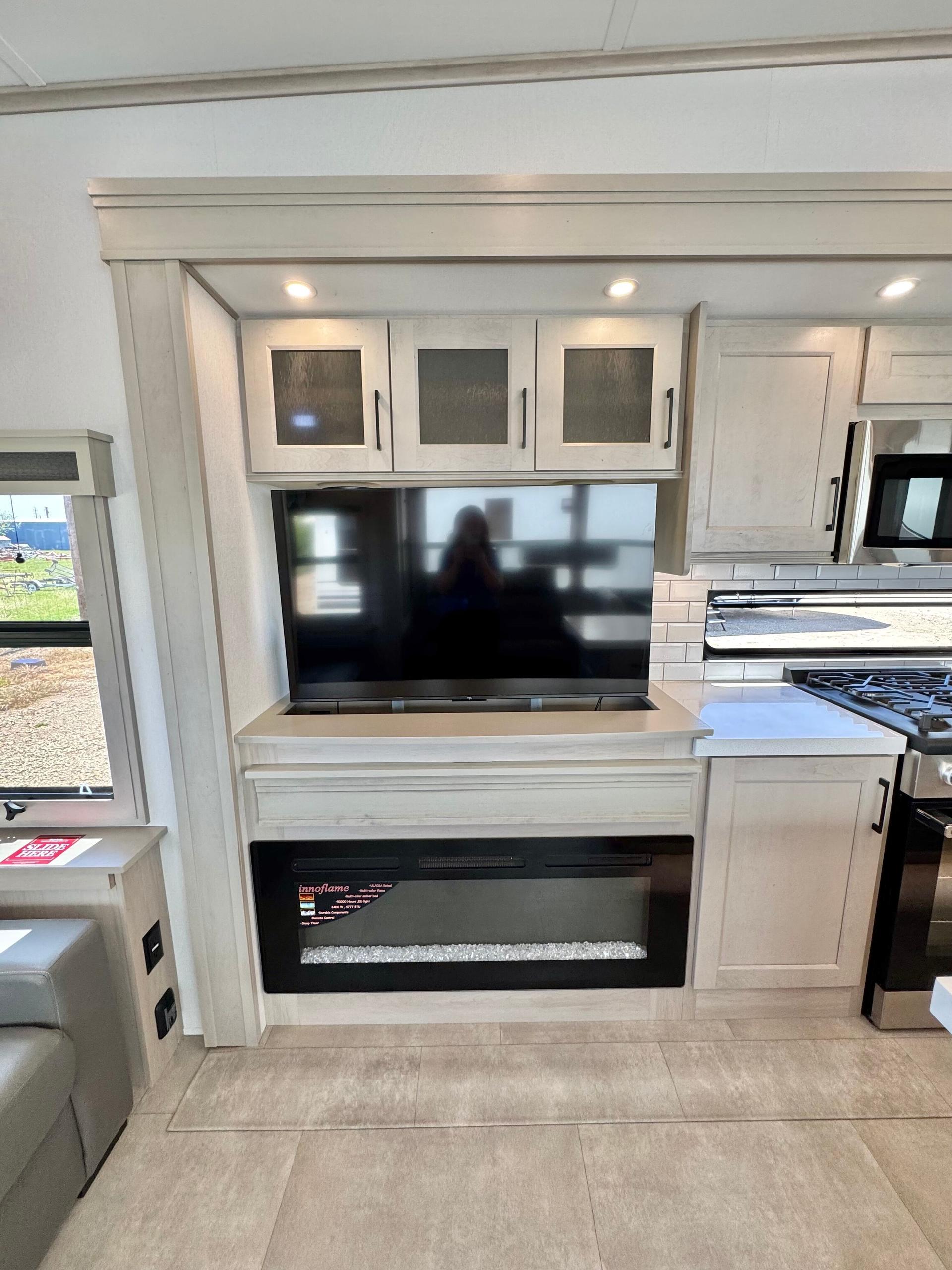 2025 Grand Design 2025 Grand Design Solitude - thumbnail 28