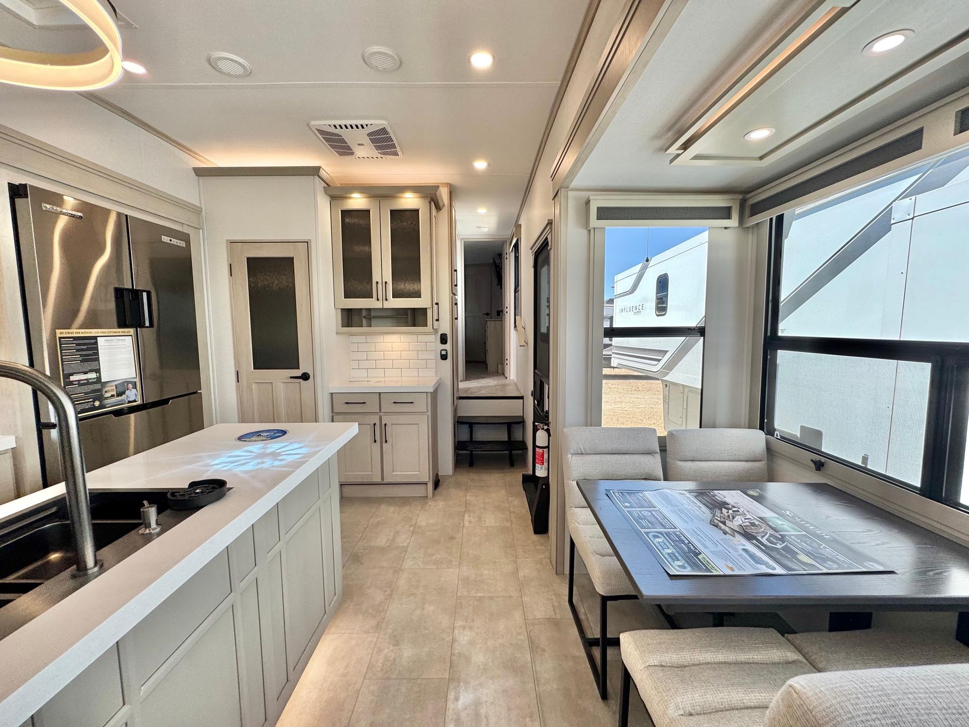 2025 Grand Design 2025 Grand Design Solitude - thumbnail 31