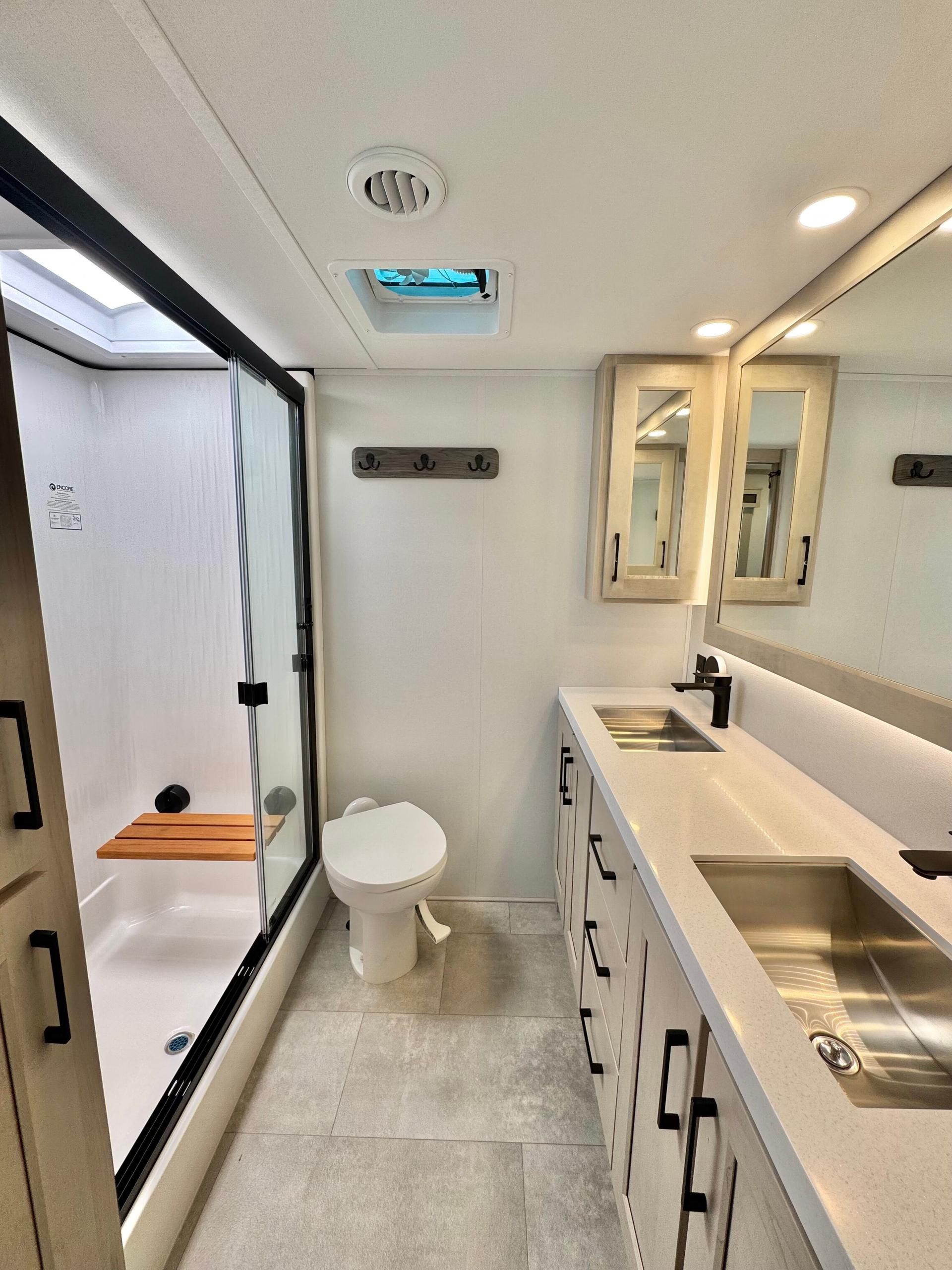 2025 Grand Design 2025 Grand Design Solitude - thumbnail 32