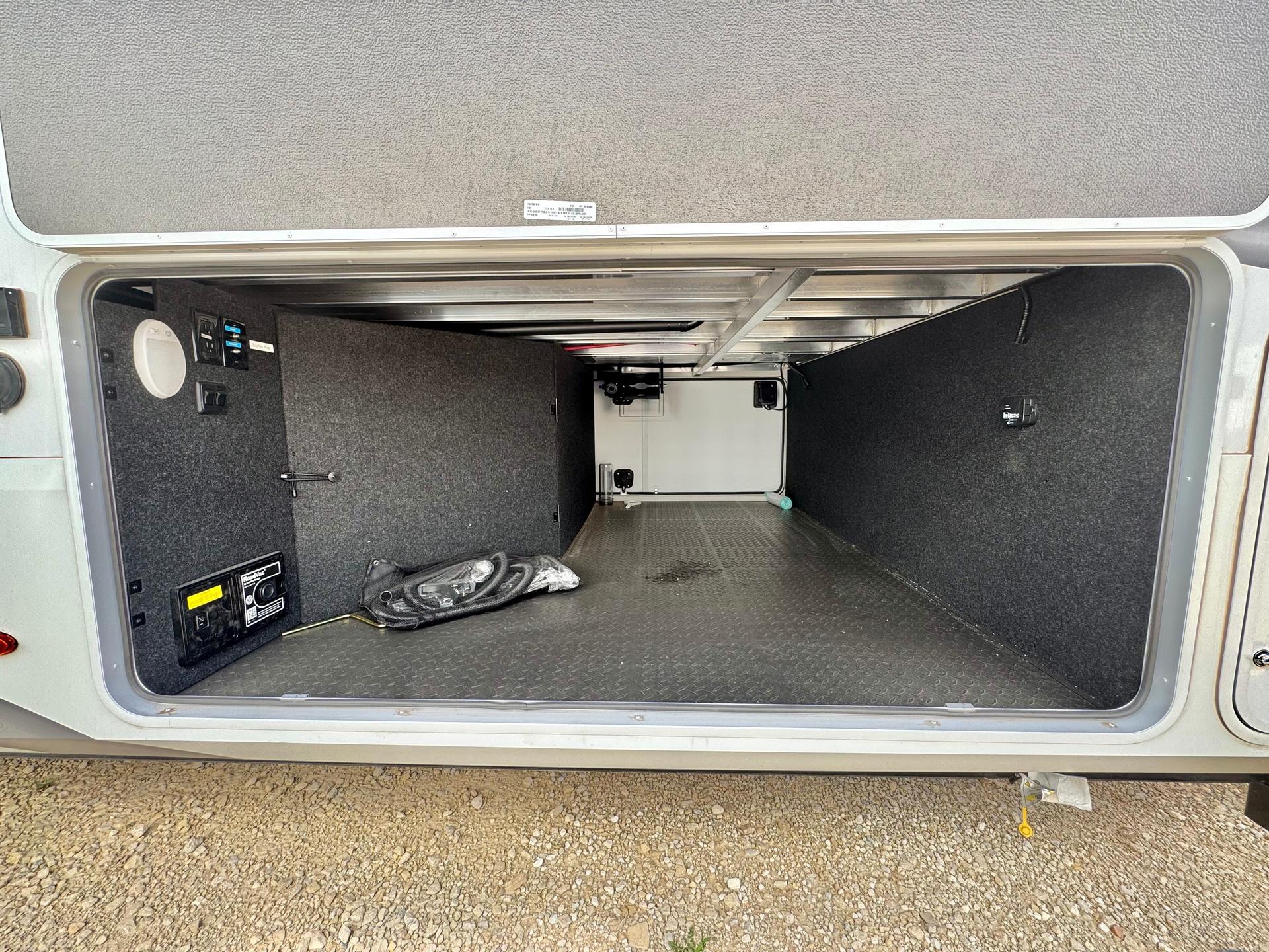 2025 Grand Design 2025 Grand Design Solitude - thumbnail 5