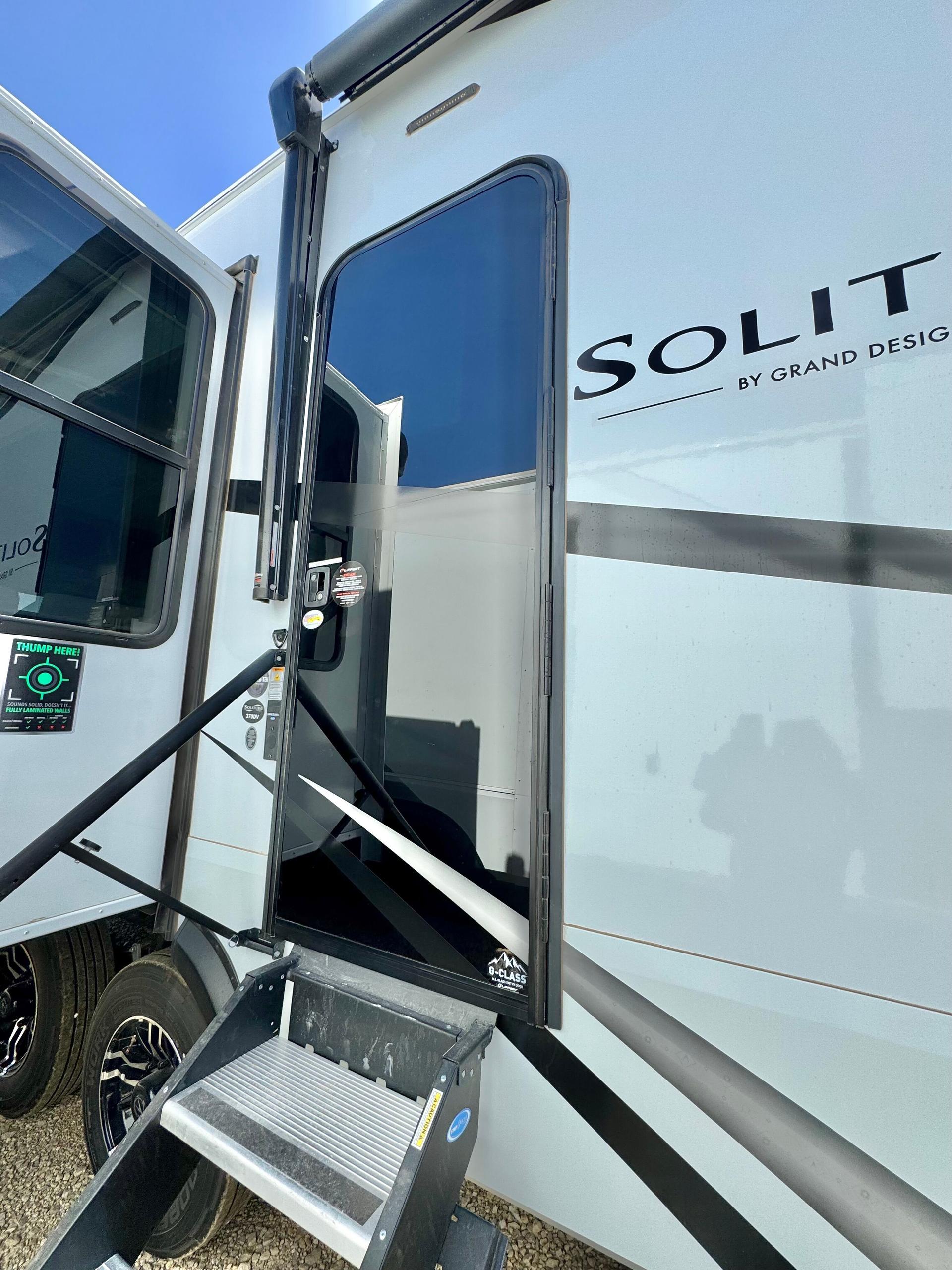 2025 Grand Design 2025 Grand Design Solitude - thumbnail 6