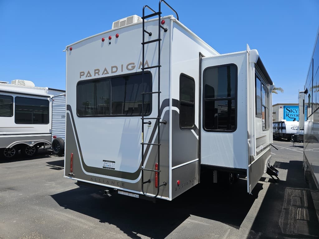 2025 Alliance RV 2025 Alliance RV Paradigm - thumbnail 3