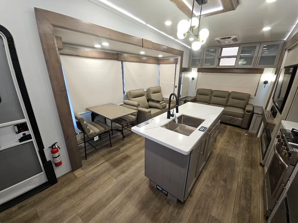 2025 Alliance RV 2025 Alliance RV Paradigm - thumbnail 9