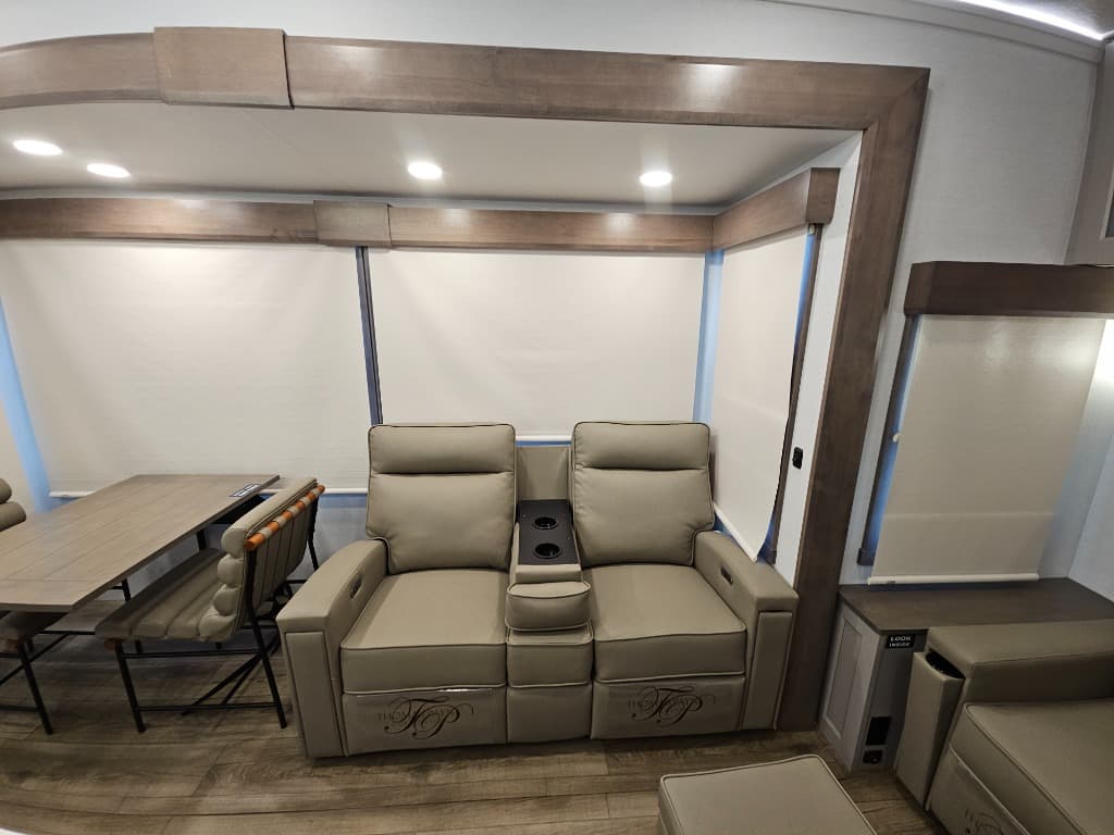 2025 Alliance RV 2025 Alliance RV Paradigm - thumbnail 13