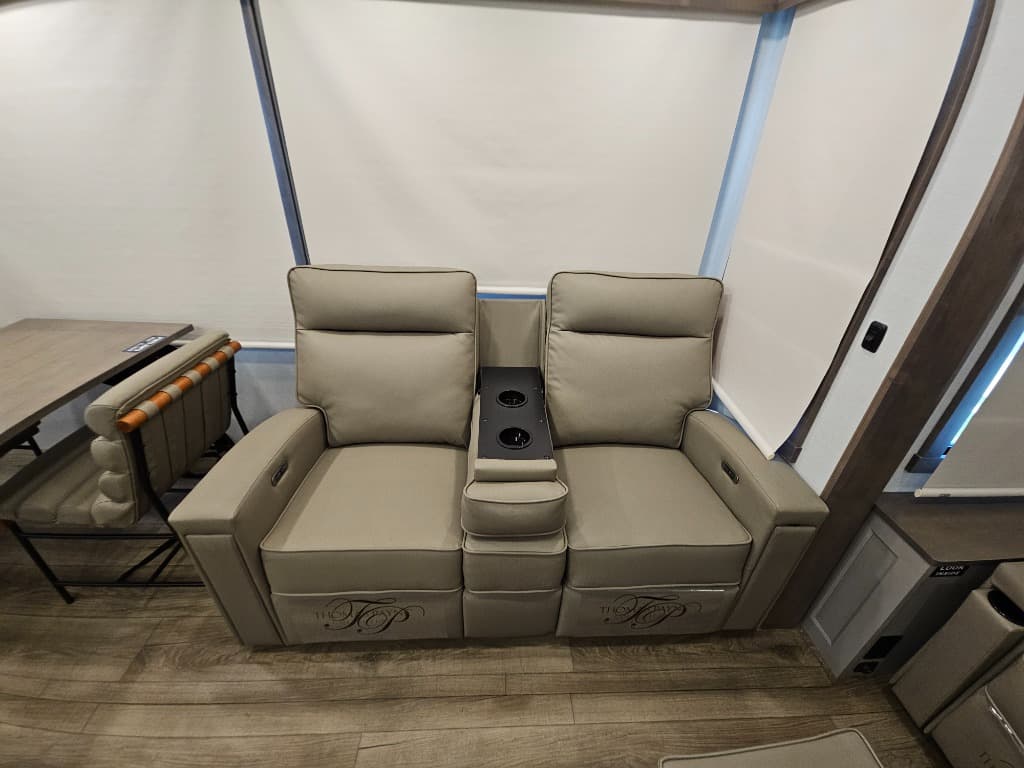 2025 Alliance RV 2025 Alliance RV Paradigm - thumbnail 14