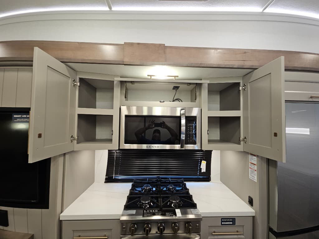 2025 Alliance RV 2025 Alliance RV Paradigm - thumbnail 26