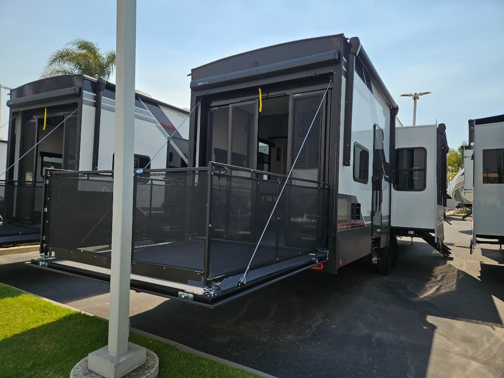 2026 Alliance RV 2026 Alliance RV Valor - thumbnail 3