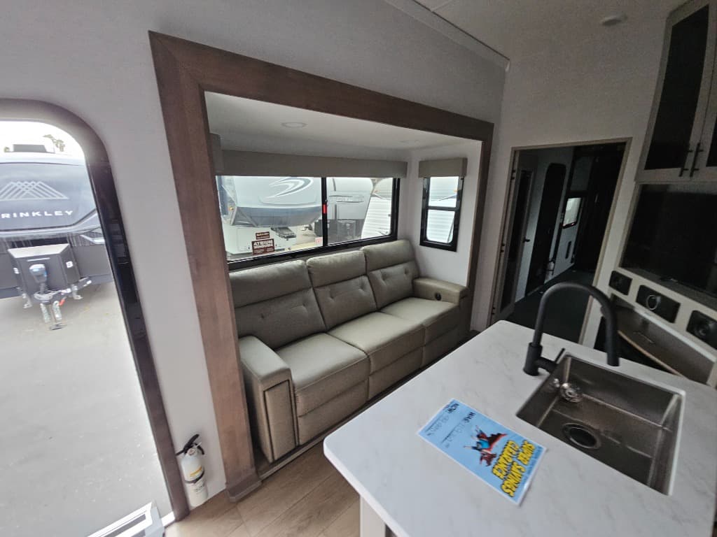 2026 Alliance RV 2026 Alliance RV Valor All-Access - thumbnail 10