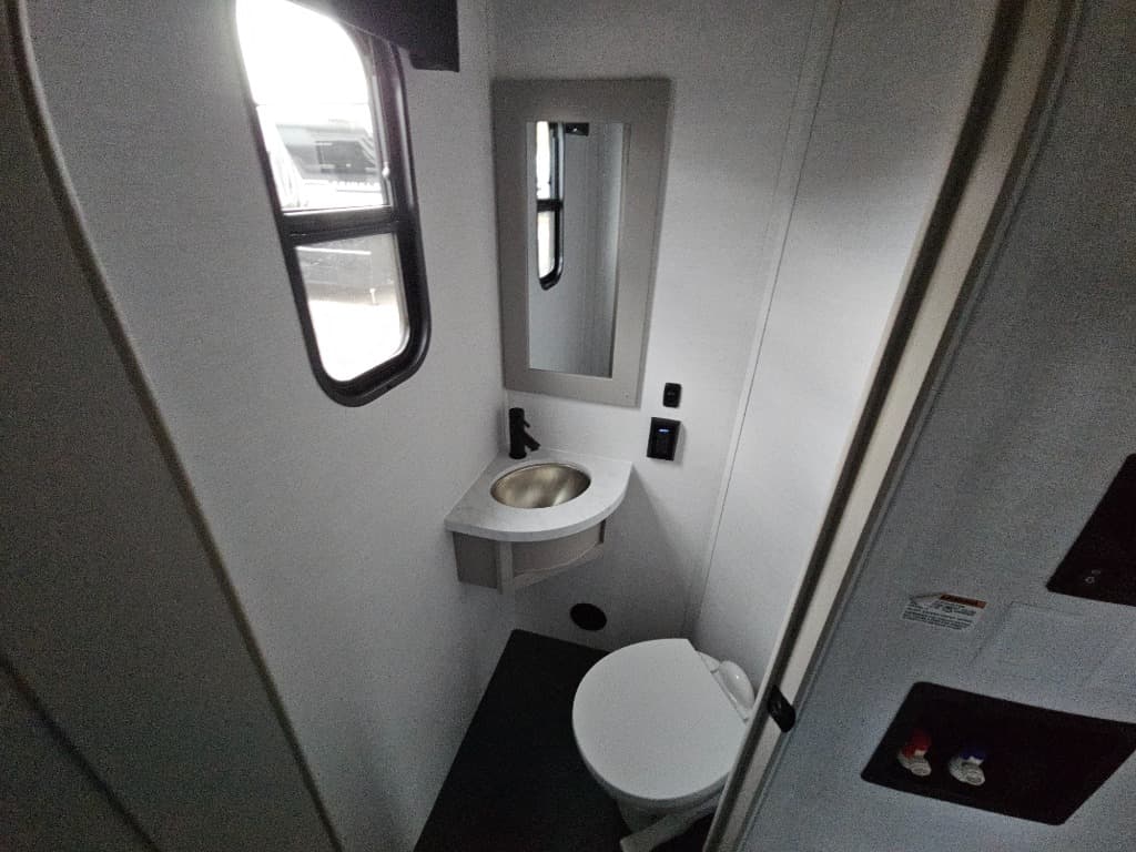 2026 Alliance RV 2026 Alliance RV Valor All-Access - thumbnail 25