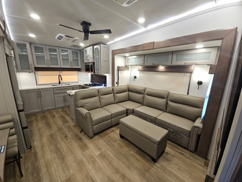 2026 Alliance RV 2026 Alliance RV Paradigm - thumbnail 8