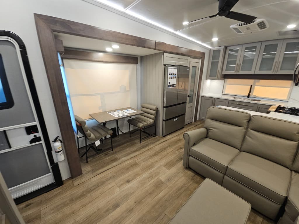 2026 Alliance RV 2026 Alliance RV Paradigm - thumbnail 9