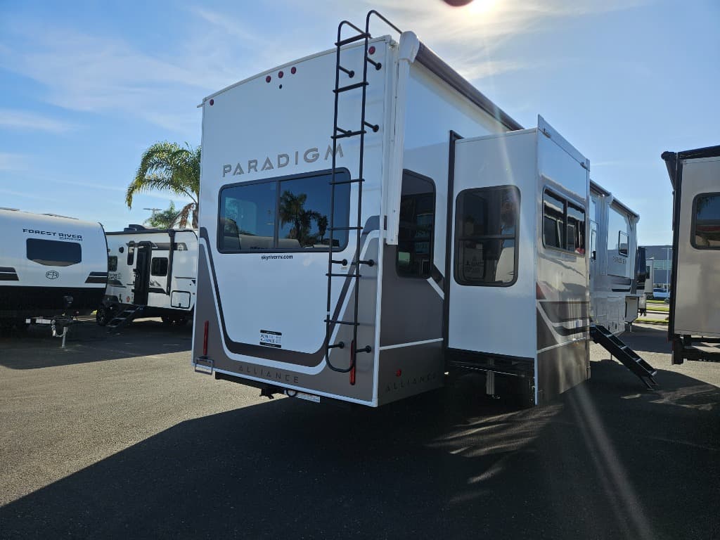 2026 Alliance RV 2026 Alliance RV Paradigm - thumbnail 3