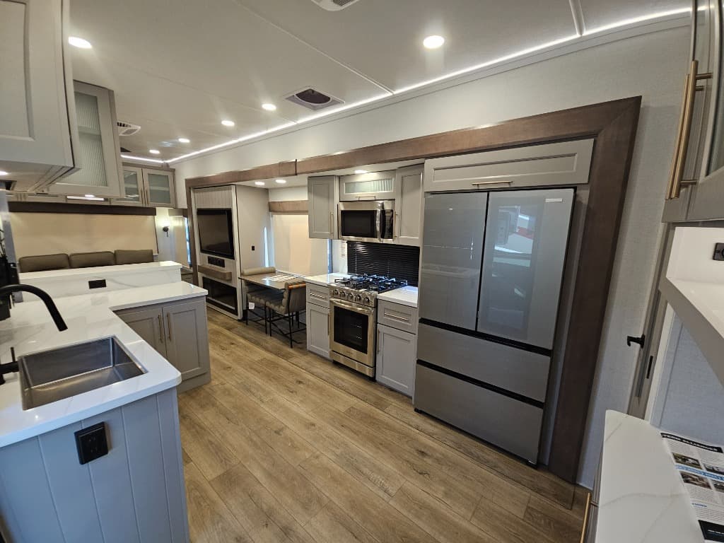 2026 Alliance RV 2026 Alliance RV Paradigm - thumbnail 25