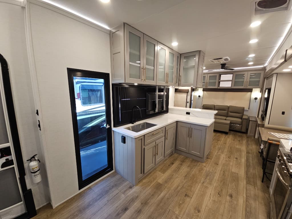 2026 Alliance RV 2026 Alliance RV Paradigm - thumbnail 26