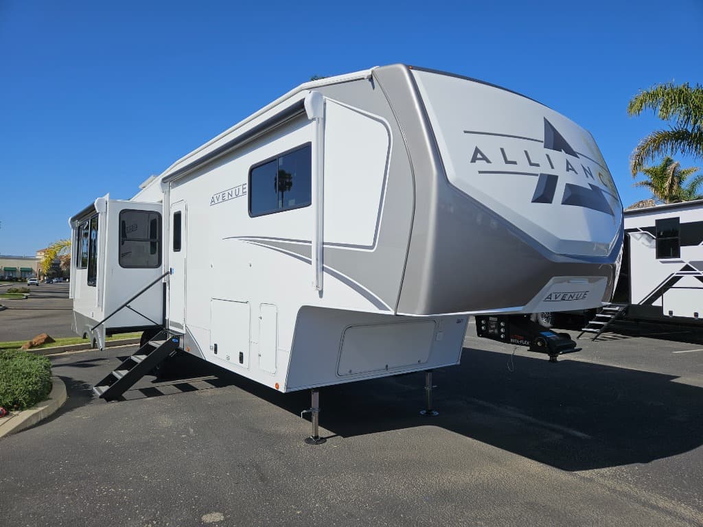 2026 Alliance RV Avenue 32RLS