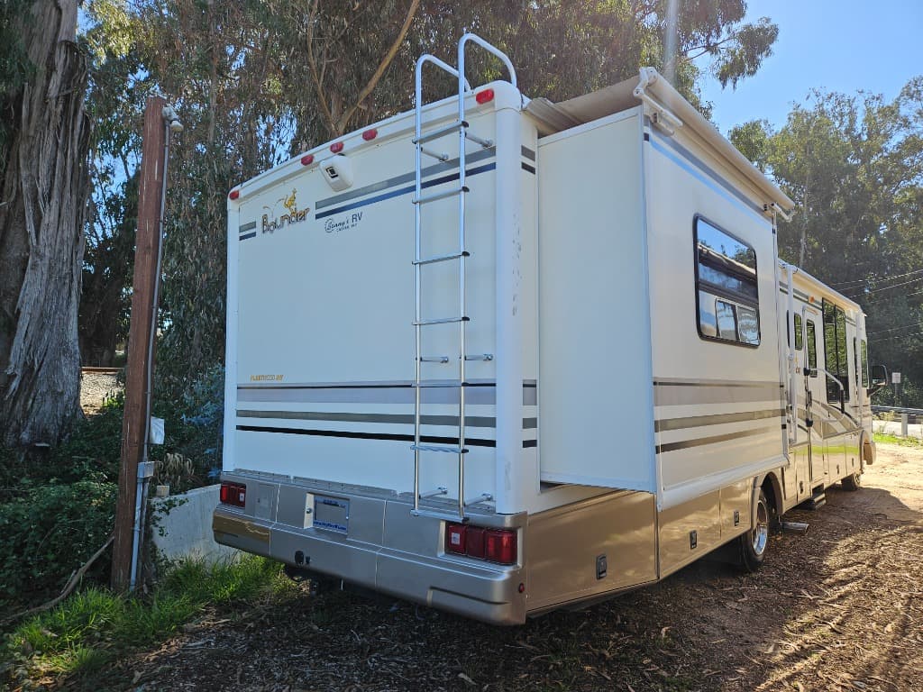 2001 Fleetwood RV 2001 Fleetwood RV Bounder - thumbnail 3