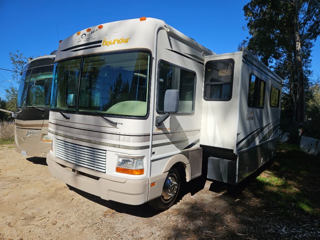 2001 Fleetwood RV 2001 Fleetwood RV Bounder - thumbnail 6