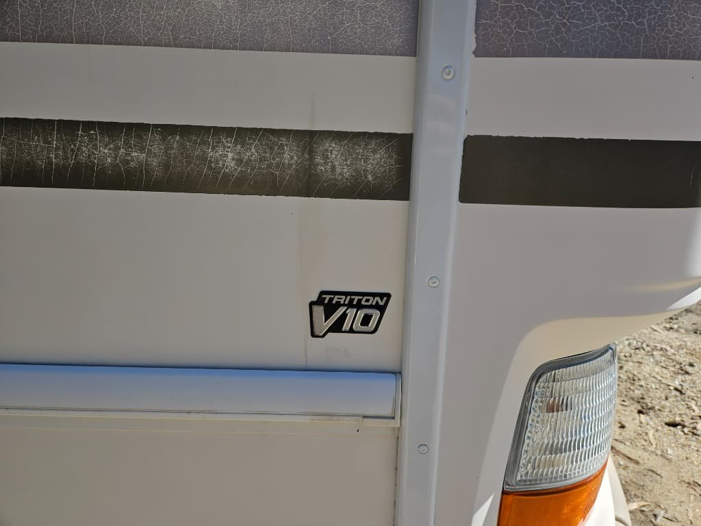 2001 Fleetwood RV 2001 Fleetwood RV Bounder - thumbnail 8