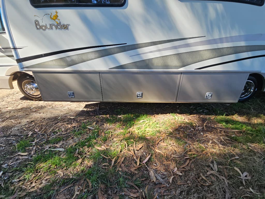 2001 Fleetwood RV 2001 Fleetwood RV Bounder - thumbnail 18