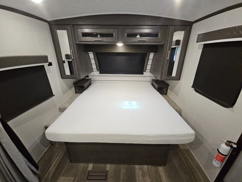 2024 Keystone RV 2024 Keystone RV Cougar Half-Ton - thumbnail 9