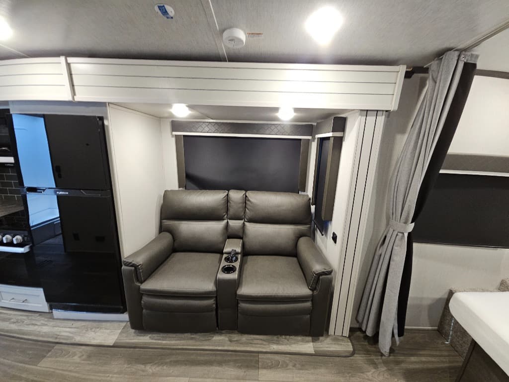 2024 Keystone RV 2024 Keystone RV Cougar Half-Ton - thumbnail 12