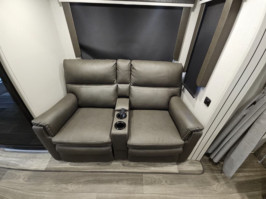 2024 Keystone RV 2024 Keystone RV Cougar Half-Ton - thumbnail 13