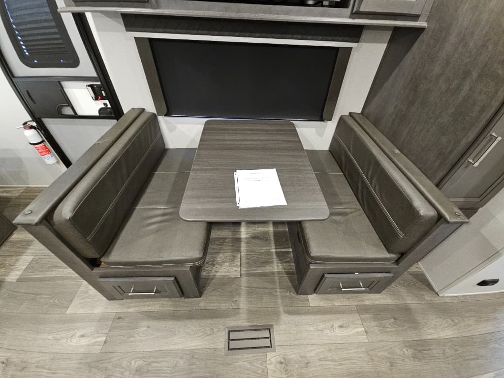 2024 Keystone RV 2024 Keystone RV Cougar Half-Ton - thumbnail 17