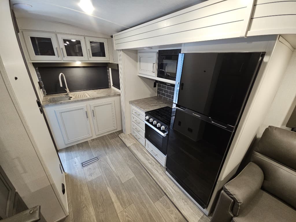 2024 Keystone RV 2024 Keystone RV Cougar Half-Ton - thumbnail 20