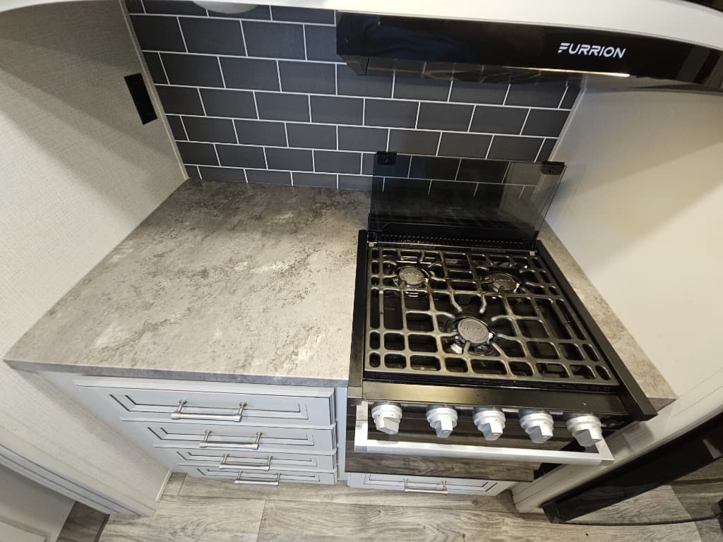 2024 Keystone RV 2024 Keystone RV Cougar Half-Ton - thumbnail 25