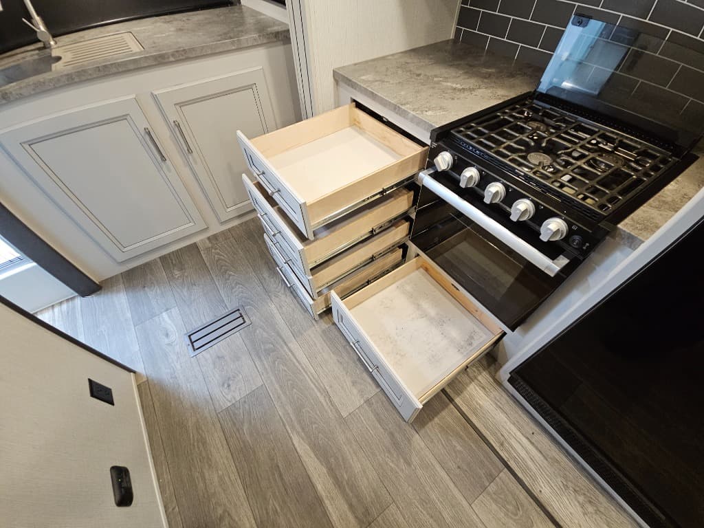 2024 Keystone RV 2024 Keystone RV Cougar Half-Ton - thumbnail 28