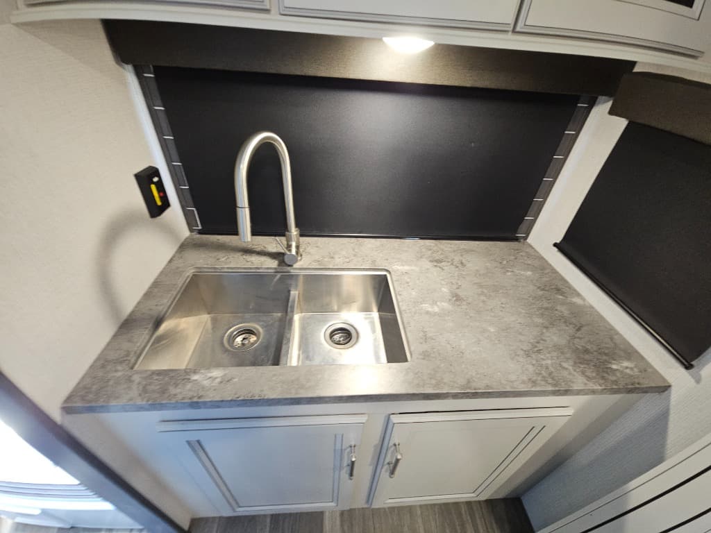 2024 Keystone RV 2024 Keystone RV Cougar Half-Ton - thumbnail 31