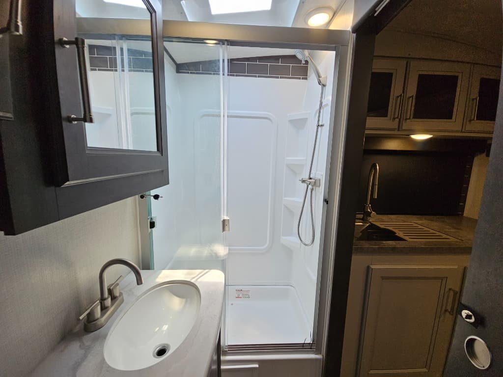 2024 Keystone RV 2024 Keystone RV Cougar Half-Ton - thumbnail 34