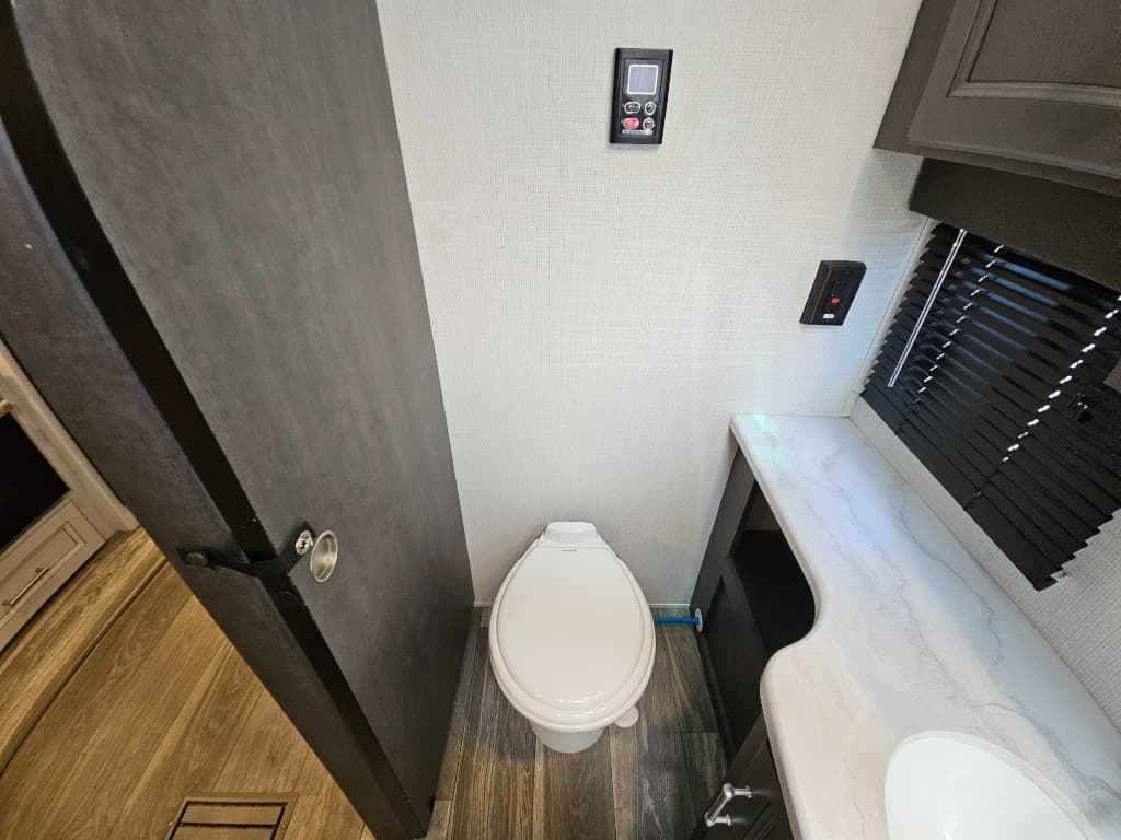 2024 Keystone RV 2024 Keystone RV Cougar Half-Ton - thumbnail 39