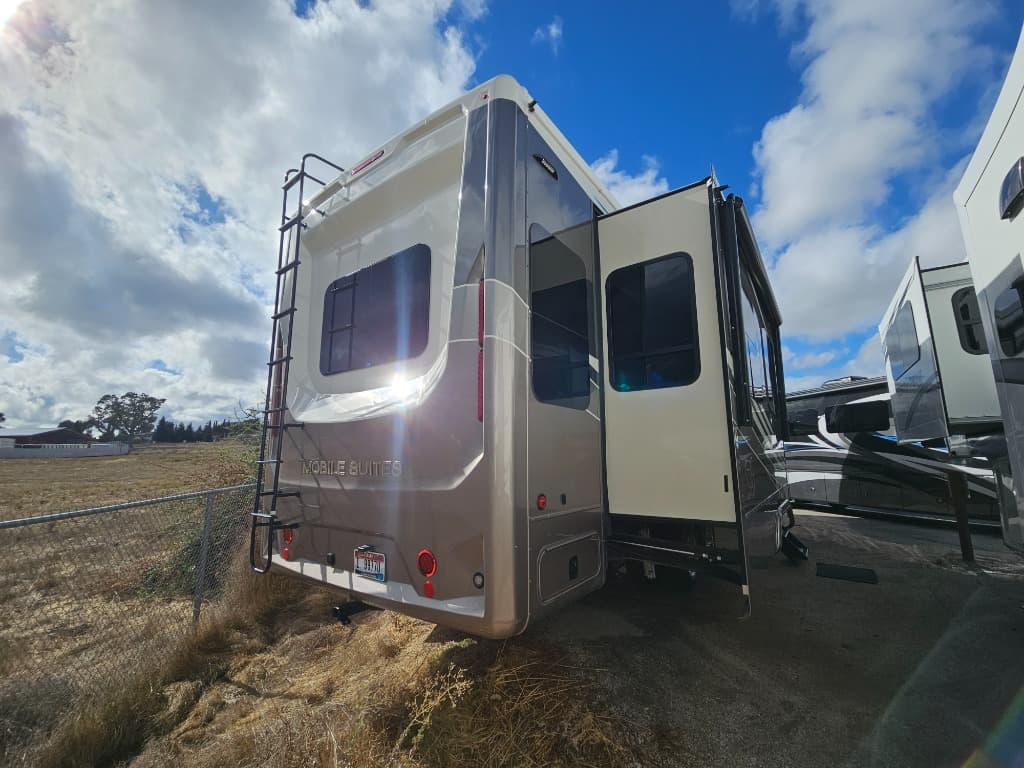 2023 DRV 2023 DRV Mobile Suites MS - thumbnail 3