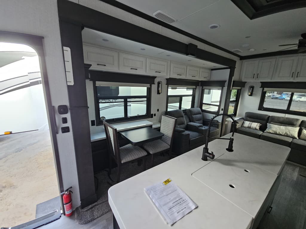 2023 DRV 2023 DRV Mobile Suites MS - thumbnail 8