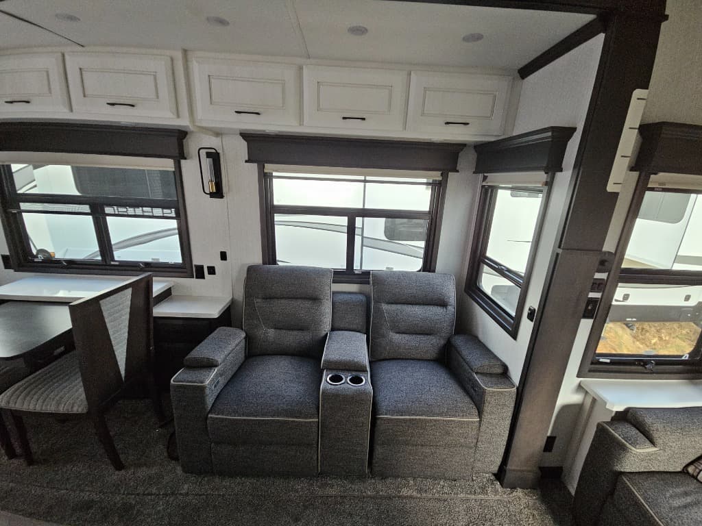 2023 DRV 2023 DRV Mobile Suites MS - thumbnail 13