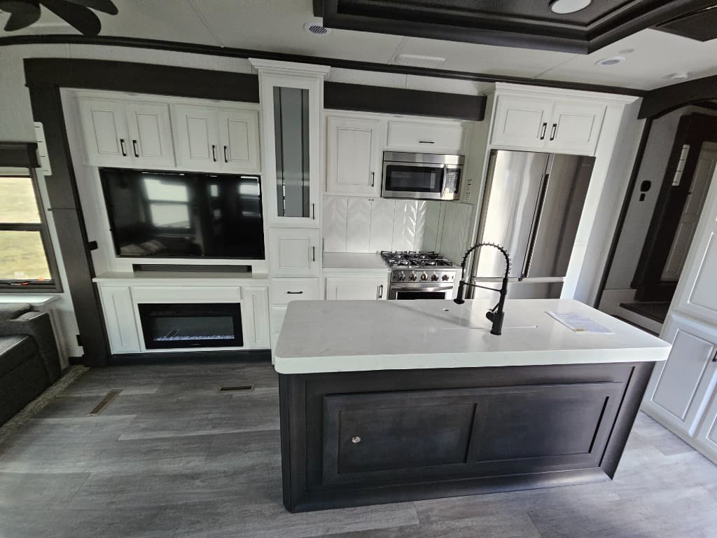 2023 DRV 2023 DRV Mobile Suites MS - thumbnail 19