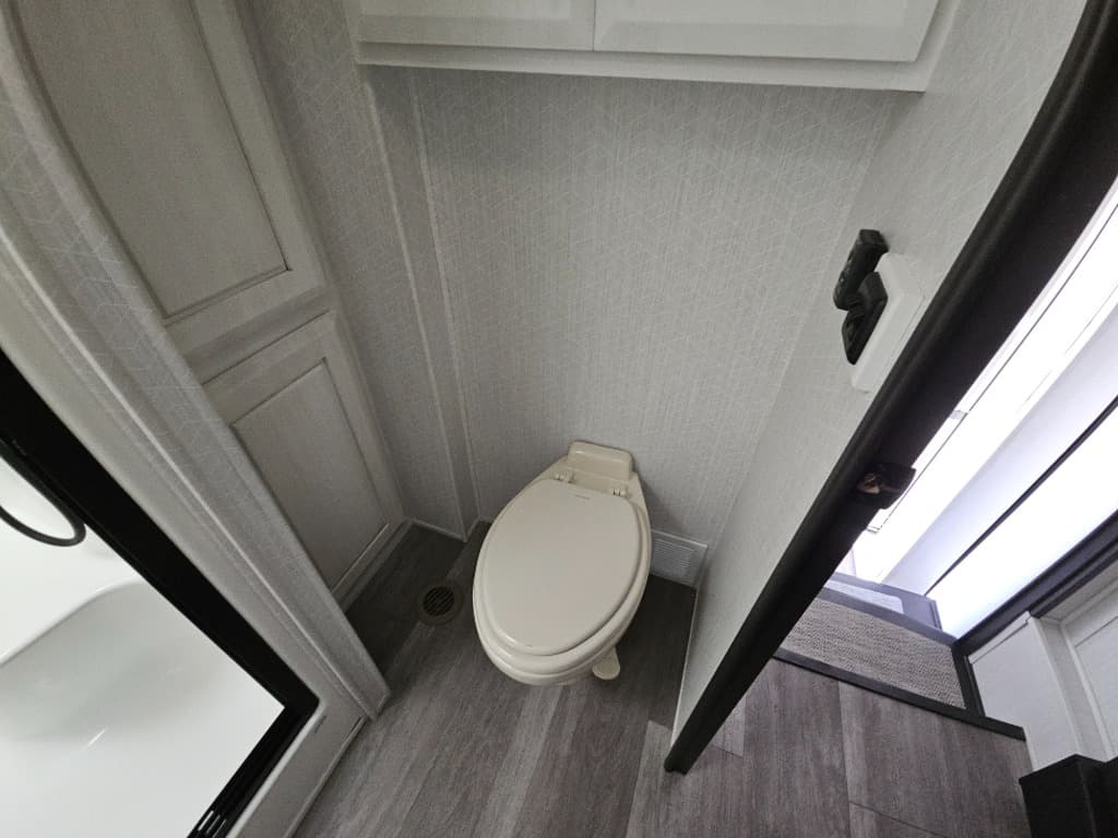 2023 DRV 2023 DRV Mobile Suites MS - thumbnail 35