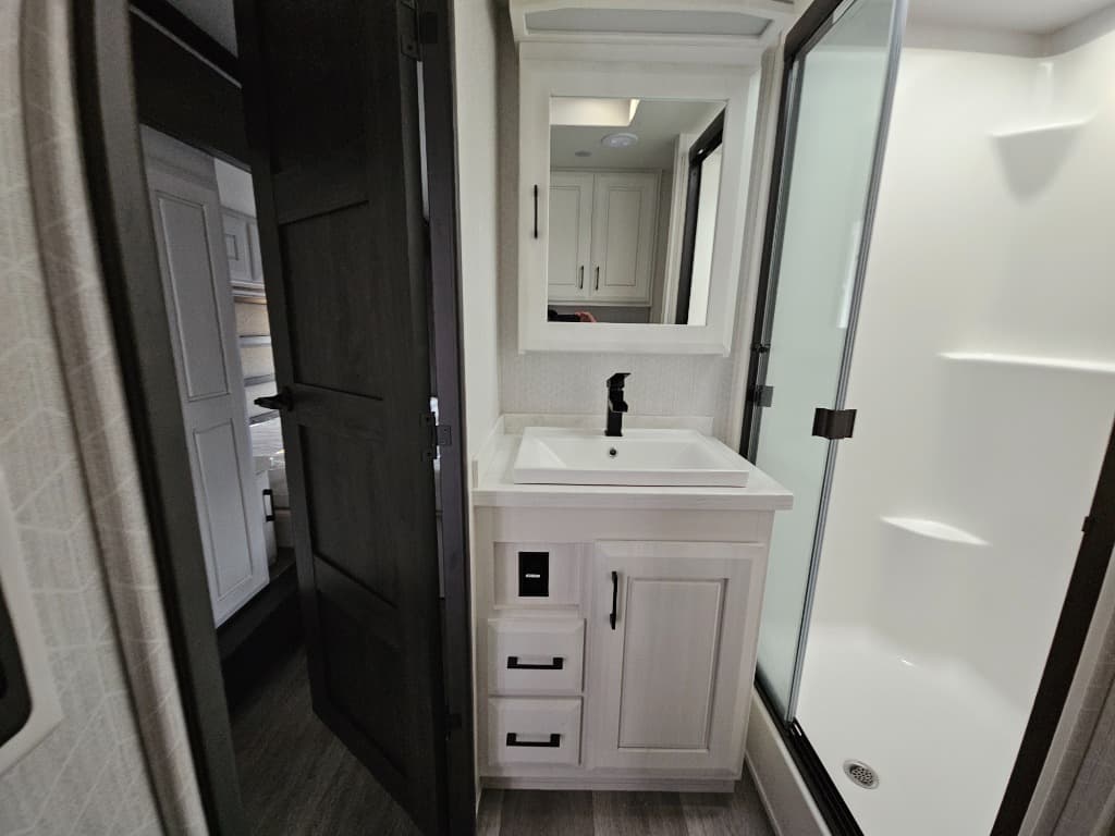 2023 DRV 2023 DRV Mobile Suites MS - thumbnail 36