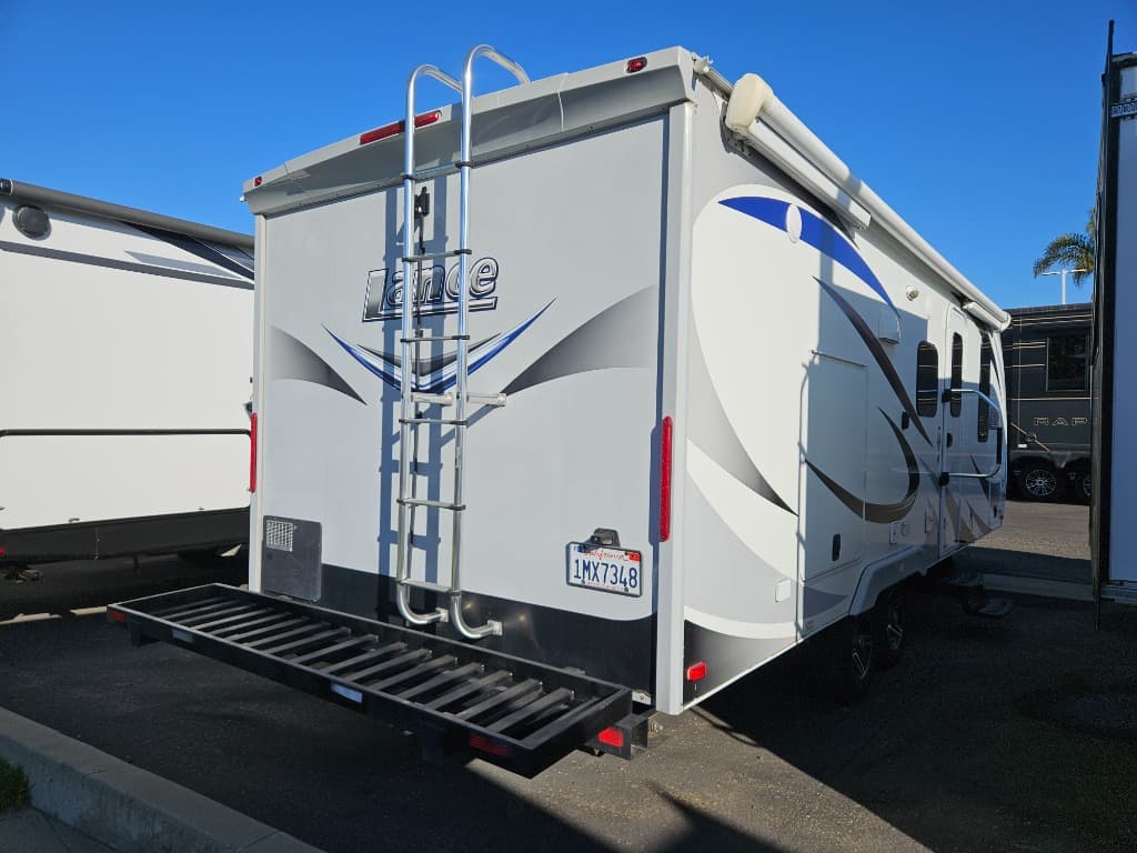 2018 Lance 2018 Lance Travel Trailer - thumbnail 2
