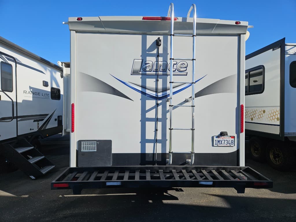 2018 Lance 2018 Lance Travel Trailer - thumbnail 3