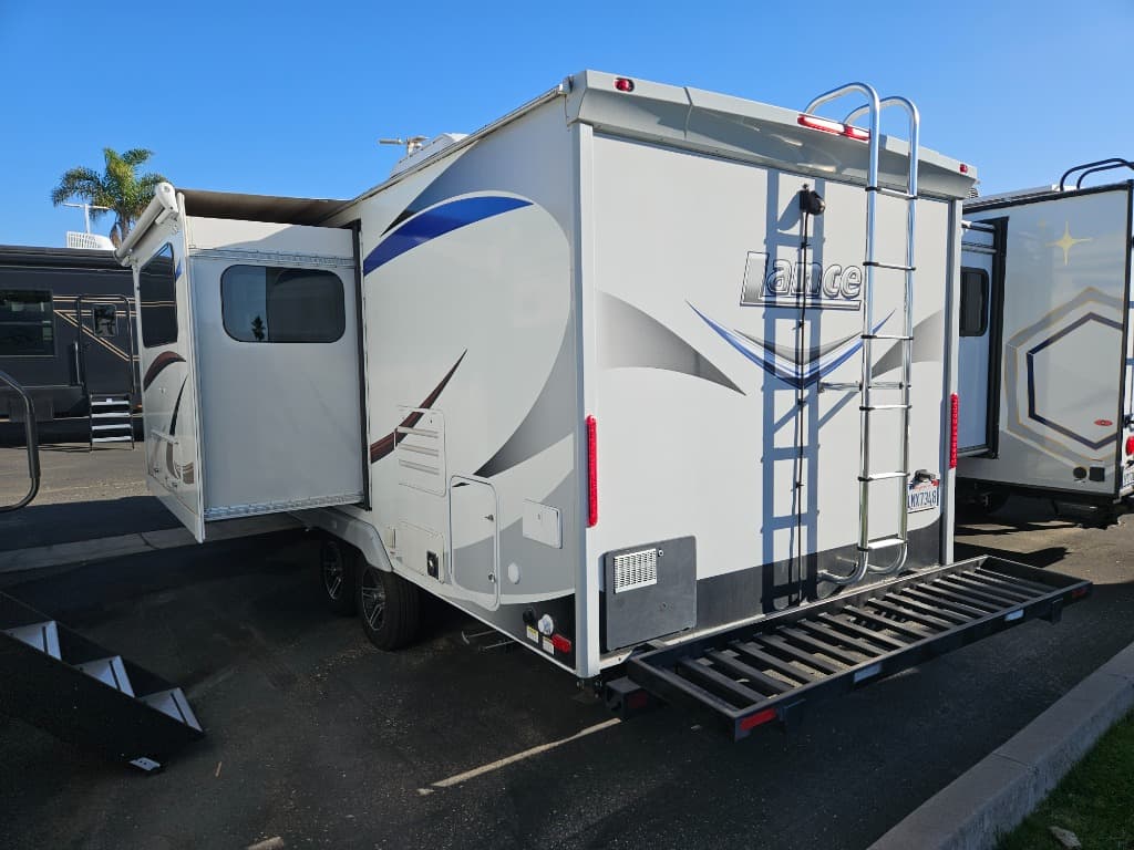 2018 Lance 2018 Lance Travel Trailer - thumbnail 4