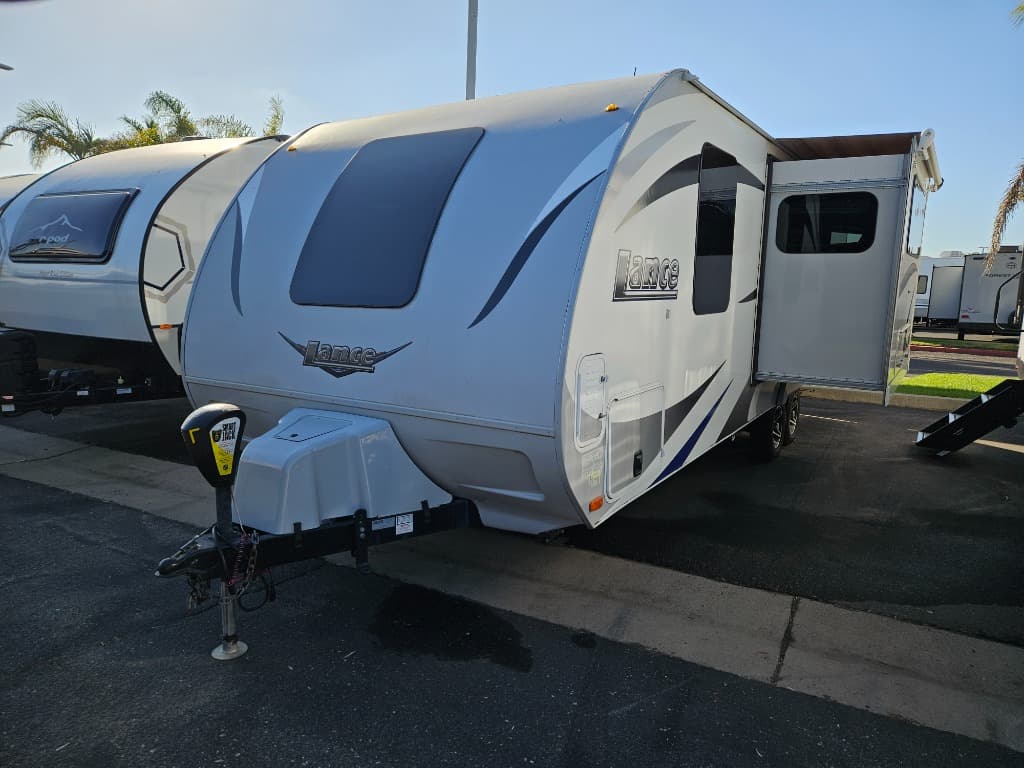 2018 Lance 2018 Lance Travel Trailer - thumbnail 5